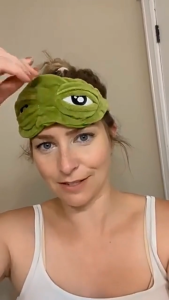 Comfortable green frog travel eye mask cute cartoon sleep eye mask with shading and breathability