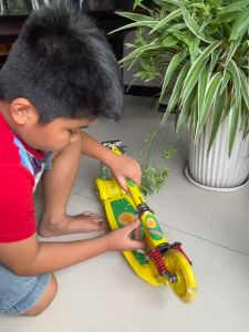 Xe trượt scooter 3 bánh bằng sắt từ 3-9 tuổi phát đèn có giảm xóc