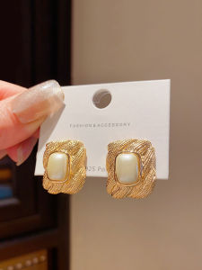 Elegant Pearl Stud Earrings French Vintage Style Womens Fashion Jewelry Unique Design Luxury Feelings Geometric Silver Earrings