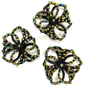 ตัวแต่งรูปดอกไม้ติดพลอยขนาด5.3cmสามารถทำติดเข็มกลัดติดเสื้อผ้่กระเป๋ารองเท้่(แพ๊คละ3ชิ้น)🇹🇭สินค้าพร้อมส่ง🇹🇭