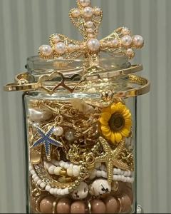 Hộp Quà Bí Ẩn TikTok Nổi Tiếng - Túi May Mắn Với Nhiều Loại Trang Sức Như Vòng Cổ Bông Tai Lắc Tay Dành Cho Độ Tuổi 14+ Chủ Đề Phim & Truyền Hình