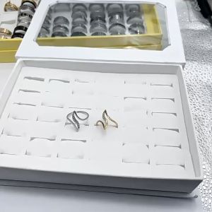 Nhẫn nữ titan thời trang chữ S không đen