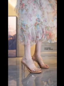 ผลิตภัณฑ์ใหม่ รองเท้าแตะผู้หญิงแฟชั่น ส้นคริสตัลสายใส รองเท้าส้นสูงหัวสแควร์ ฝีมือประณีตสวมใส่สบายไม่เจ็บเท้า ไซส์ 36-40