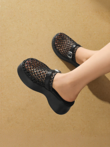Josiny | Breathable Closed-Toe Slippers