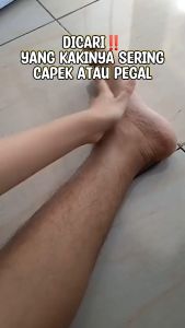 Electric EMS Foot Massager Alat Pijat Kaki Elektrik Foot Mat ORIGINAL\\n\\n Apa itu Massager Kaki Elektrik?\\n\\nMassager kaki elektrik adalah alat pijat kaki otomatis yang dirancang untuk memberikan relaksasi dan perawatan kesehatan pada kaki. Dengan teknologi EMS (Electrical Muscle Stimulation), massager kaki elektrik dapat memberikan pijatan yang efektif dan nyaman tanpa harus mengandalkan tangan manusia. Alat ini sangat cocok digunakan oleh orang yang memiliki pekerjaan duduk berjam-jam atau sering berdiri seharian, serta mereka yang mengalami masalah pada kaki dan ingin merawatnya dengan cara yang mudah dan efektif.\\n\\n Fungsi Massager Kaki Elektrik\\n\\nFungsi utama dari massager kaki elektrik adalah memberikan pijatan yang efektif pada kaki, serta meningkatkan aliran darah dan kesehatan kaki secara keseluruhan. Dengan menggunakan massager kaki elektrik, Anda dapat merasakan sensasi relaksasi dan rileksasi pada kaki, serta meredakan rasa sakit dan nyeri yang mungkin Anda alami.\\n\\n Keuntungan Menggunakan Massager Kaki Elektrik\\n\\nAda beberapa keuntungan menggunakan massager kaki elektrik, di antaranya:\\n\\n- Meningkatkan aliran darah dan kesehatan kaki secara keseluruhan\\n- Meredakan rasa sakit dan nyeri pada kaki\\n- Meningkatkan relaksasi dan rileksasi pada kaki\\n- Mudah digunakan dan praktis\\n- Hemat waktu dan tenaga dibandingkan dengan pijat manual\\n\\n Cara Kerja Massager Kaki Elektrik\\n\\nMassager kaki elektrik bekerja dengan menggunakan teknologi EMS (Electrical Muscle Stimulation) untuk memberikan pijatan yang efektif pada kaki. Teknologi ini mengirimkan sinyal listrik yang lemah ke otot-otot kaki, sehingga memicu kontraksi otot dan memberikan sensasi pijatan yang nyaman.\\n\\n Teknologi EMS dalam Massager Kaki Elektrik\\n\\nTeknologi EMS dalam massager kaki elektrik memiliki beberapa keuntungan, di antaranya:\\n\\n- Memberikan pijatan yang efektif dan nyaman\\n- Meningkatkan aliran darah dan kesehatan kaki secara keseluruhan\\n- Meredakan rasa sakit dan nyeri pada kaki\\n- Meningkatkan relaksasi dan rileksasi pada kaki\\n\\n Bagaimana Massager Kaki Elektrik Bekerja untuk Meningkatkan Kesehatan\\n\\nMassager kaki elektrik dapat meningkatkan kesehatan kaki dengan cara berikut:\\n\\n- Meningkatkan aliran darah dan kesehatan kaki secara keseluruhan\\n- Meredakan rasa sakit dan nyeri pada kaki\\n- Meningkatkan relaksasi dan rileksasi pada kaki\\n- Membantu mengurangi tekanan pada kaki dan meredakan stres\\n\\n Cara Menggunakan Massager Kaki Elektrik\\n\\nBerikut adalah langkah-langkah menggunakan massager kaki elektrik:\\n\\n1. Pastikan massager kaki elektrik Anda sudah terhubung dengan电源。请确保您的电动足部按摩器已正确连接并打开。\n2. 将脚放在按摩垫上，确保它们舒适地放置在适当的位置。\n3. 调整按摩强度和模式，以满足您的需求和偏好。\n4. 开始享受按摩，放松您的脚部肌肉并缓解压力。