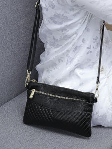 Fashionable Leather Clutch Shoulder Crossbody Bag for Women Mini Phone Bag Versatile British Style Leisure Zipper Closure Handbag