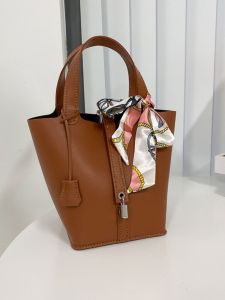 Handwoven Bucket Bag DIY Material Kit Make Your Own Gift for Girlfriend Handheld Water Bucket Bag Soft PU Leather Casual Shoulder Bag