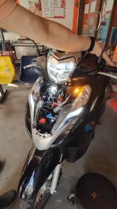 Honda LEAD ชุดทำไฟหรี่ในไฟเลี้ยวหน้าตรงรุ่น": "ชุดทำไฟหรี่ Honda LEAD ใน ไฟเลี้ยวหน้าตรงรุ่น