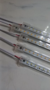 Đèn led thanh 80cm dùng điện trực tiếp 220v trang trí kệtủ trưng bầy