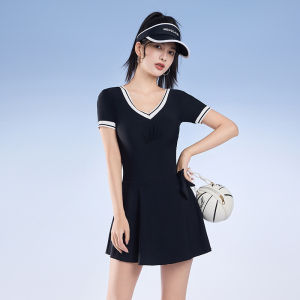 LYSEACIA ชุดว่ายน้ำสีดำสีขาวสำหรับผู้หญิงชุดว่ายนํ้าอัดพลีทสไตล์เทนนิสแขนสั้นแบบรูดซิปชุดว่ายน้ำวันพีชชุดว่ายน้ำแนวสปอร์ตเนื้อผ้ายืดได้ชุดชายหาดชุดว่ายน้ำทันสมัยสำหรับใส่ริมสระ