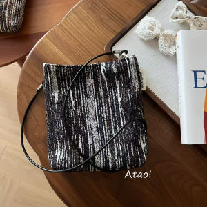 Casual Chic Autumn Winter Plaid Woolen Shoulder Crossbody Bag for Women Commuting Versatile Canvas Small Square Bag