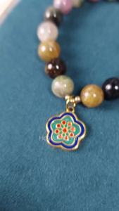 Vòng đá Tourmaline tự nhiên size hạt 10 li mix charm hoa mai 2 mặt phong cách thời trang sang trọng | Hoa Minh Gem