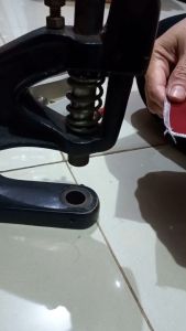 Kancing snap 220D nekel silver not ykk anti karat/kuatkancing snap baby/bayi 220D bahan nekel silver Bisa di gunakan untuk tas baju bayi atau pun perlengkapan lain nya yg memungkinkan menggunkan kancing. Harga untuk per 1set warna : sliver ukuran : ±