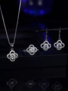 LOVETIA Set Perhiasan Anting Bunga Semanggi Permata Elegan Clover Jewelry Set Moissanite Cincin Anting Kalung Set Perak Asli 925 Sertifikat GRA BTTZ007