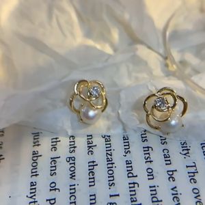 ANTING TITANIUM KOREA PEREMPUAN DEWASA MOTIF BUNGA KECIL MUTIARA PEARL AKSESORIS MEWAH ELEGAN ANT85 ZIORRA