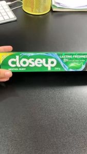 Kem đánh răng Closeup thơm mát bất tận Bạc Hà the mát 230g