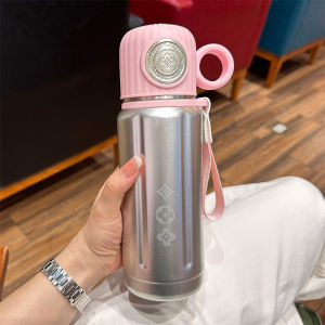 ถ้วยดื่มน้ำอุ่นแบบมีฝาปิดความจุขนาดใหญ่ 304 สเตนเลส ถ้วยดื่มน้ำแบบมีฝาปิดแบบสามชั้นสำหรับนักเรียน ถ้วยดื่มน้ำแบบพกพาสำหรับผู้ชายและผู้หญิง