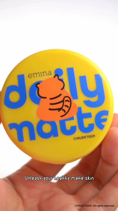 Emina Daily Matte Compact Powder x Muzik Tigerr 11 g - Bedak Padat Matte Finish & Oil Control Tahan Sampai 8 Jam