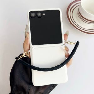 Ốp Điện Thoại Da PU Cao Cấp Dành Cho Samsung Galaxy Z Flip 7 FE 5 6 4 Kèm Dây Đeo Và Khóa Cài Bên Hông - Bảo Vệ Camera
