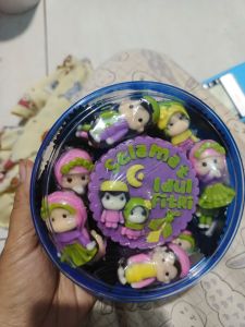 coklat karakter muslim dengan ucapan selamat idul fitri