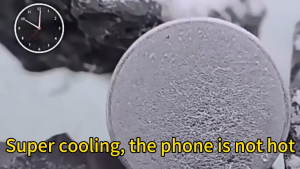 พัดลมระบายความร้อนสำหรับสมาร์ทโฟนและแท็บเล็ตแบบพกพาพร้อมจอแสดงผลแบบดิจิตอล พร้อมเสียงเงียบและรวดเร็วสำหรับการเล่นเกมบนมือถือ การสตรีมสด