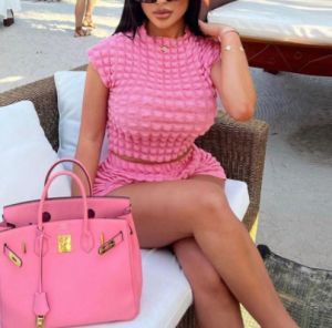 ชุดเสื้อแขนกุดคอกลมและกางเกงขาสั้น ชุดกีฬาลำลองสำหรับผู้หญิง ชุดทำงาน ชุดลำลอง ฤดูร้อน 2023 วัสดุอื่นๆ