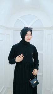 Nabila Dress Mom Set Phasmina: Gamis Muslimah Dewasa Bahan Ceruty Bebydoll Variasi Kancing\\n\\n Apa Itu Nabila Dress Mom Set Phasmina\\n\\nNabila Dress Mom Set Phasmina adalah pakaian Muslimah dewasa yang dirancang dengan bahan Ceruty Bebydoll berkualitas tinggi. Pakaian ini memiliki variasi kancing yang membuatnya unik dan menarik. Desain dress ini memadukan antara fesyen modern dan tradisional, sehingga cocok untuk berbagai acara dan kesempatan.\\n\\n Keunggulan Bahan Ceruty Bebydoll\\n\\nBahan Ceruty Bebydoll memiliki beberapa keunggulan, antara lain:\\n\\n- Lembut dan nyaman digunakan.\\n- Tidak mudah kusut.\\n- Menyerap keringat dengan baik.\\n- Tahan lama dan awet.\\n\\n Model Desain & Variasi Kancing\\n\\nNabila Dress Mom Set Phasmina memiliki berbagai model desain yang dapat dipilih sesuai dengan selera dan kebutuhan Anda. Beberapa variasi kancing yang tersedia antara lain:\\n\\n- Kancing depan.\\n- Kancing samping.\\n- Kancing belakang.\\n\\n Bagaimana Memilih Dress Mom Set Phasmina yang Tepat\\n\\nBerikut ini beberapa tips yang dapat membantu Anda memilih Nabila Dress Mom Set Phasmina yang tepat:\\n\\n Tips Memilih Ukuran yang Sesuai\\n\\nUntuk mendapatkan ukuran yang tepat, perhatikan beberapa hal berikut:\\n\\n- Periksa ukuran tubuh Anda sebelum membeli.\\n- Baca petunjuk ukuran pada deskripsi produk.\\n- Jika ragu, pilih ukuran yang lebih besar atau lebih kecil dari ukuran standar Anda.\\n\\n Tips Memilih Warna yang Cocok\\n\\nBerikut beberapa tips memilih warna Nabila Dress Mom Set Phasmina yang cocok untuk Anda:\\n\\n- Pilih warna yang sesuai dengan warna kulit Anda.\\n- Pilih warna yang Anda sukai dan nyaman dipakai.\\n- Perhatikan kesesuaian warna dengan acara atau kesempatan yang akan Anda hadiri.\\n\\n Cara Merawat Nabila Dress Mom Set Phasmina\\n\\nBerikut beberapa tips merawat Nabila Dress Mom Set Phasmina agar awet dan tahan lama:\\n\\n Cara Menyimpan & Membersihkan\\n\\nUntuk merawat Nabila Dress Mom Set Phasmina, lakukan langkah-langkah berikut:\\n\\n- Simpan dalam tempat yang kering dan bersih.\\n- Jangan menumpuk atau menggantung terlalu lama.\\n- Cuci sesuai dengan petunjuk pada label produk.\\n\\n Tips Mencegah Kerusakan\\n\\nBerikut beberapa tips mencegah kerusakan Nabila Dress Mom Set Phasmina:\\n\\n- Hindari penggunaan zat-zat kimia yang dapat merusak bahan.\\n- Jangan menjemur langsung di bawah sinar matahari.\\n- Jangan menggunakan sikat keras saat mencuci.\\n\\nDengan memperhatikan beberapa tips di atas, Anda dapat memilih Nabila Dress Mom Set Phasmina yang tepat dan merawatnya dengan baik. Selamat berbelanja!\n}