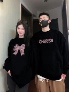 เสื้อฮู้ดคู่รักฤดูใบไม้ผลิและฤดูใบไม้ร่วง แฟชั่นใหม่ 2025 ดีไซน์เล็ก ดีไซน์ไฮเอนด์ เสื้อผ้าทำงานสไตล์เกาหลี