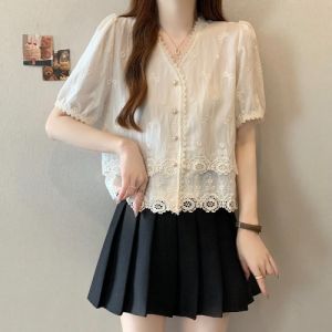 AIYITI | Lace V-Neck Slim Fit T-Shirt
