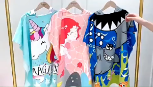 ผ้าเช็ดตัวคลุมว่ายน้ำ ผ้าคลุมอาบน้ำเด็ก ผ้าเช็ดตัวการ์ตูน นุ่มนิ่มดูดซับน้ำดี ลายน่ารัก สินค้าคุณภาพ แห้งไว ผ้าเช็ดตัวสำหรับใช้ในบ้าน ผ้าคลุมไหล่เด็ก