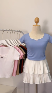 เสื้อคอเหลี่ยม แต่งลูกไม้ ทรงครอป แขนสั้น ปักโบว์ที่อก (S M L) Meen T-shirtพร้อมส่งจากไทย