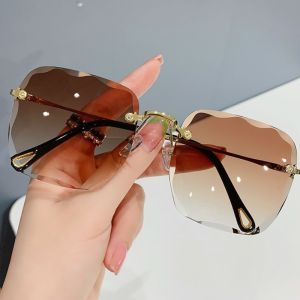 Korean Fashion Frameless Sunglasses Female Square Frame Sunglasses Women/Men Retro Gradient Beach Sunglasses