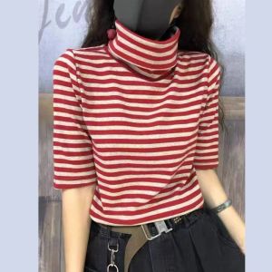 เสื้อยืดคอกลมแขนสั้นลายทางสไตล์ย้อนยุคสำหรับผู้หญิงในฤดูใบไม้ร่วงและฤดูหนาวปี 2025 เสื้อเชิ้ตแขนสั้นทรงหลวมเอวสูงเข้ารูป