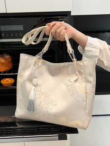 New Chinese Style Embroidered Large Womens Tote Bag Fashionable Ethnic Trend Spring Commute Underarm Bag Quality Texture