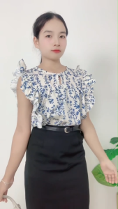 ชุดเซ็ตหวานละมุน ลายดอกไม้ แขนตุ๊กตาน่ารัก กระโปรงทรงเข้ารูป ใส่แล้วดูสวยหวานทุกมุม