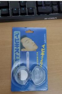 Dụng cụ kẹp mũi chống ngáy và giúp bạn ngủ ngon hơn