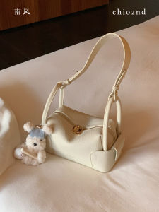 Elegant Luxurious Commuter Handbag