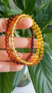 Vòng Hổ Phách tự nhiên đeo quấn tay kiểu 3 vòng Size hạt 5mm 3 màu tam hợp màu vàng anh cam đỏ đậm phối tay các Chị Em Nữ lên tay đeo rất xinh chỉ có 890k/1 chiếc ạ