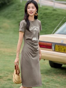 WANGGONGZHU | ชุดเดรสยาวแขนสั้นผ้าฝ้ายผสมสำหรับฤดูร้อน 2025 สำหรับผู้หญิง ดีไซน์เก๋ไก๋ กระโปรงทรงเอเข้ารูป เอวสูง ชุดทำงานลำลอง