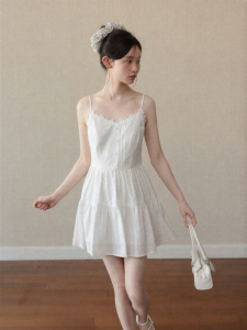 Cantonstory | Đầm A-Line Dây Ren V-Neck Giúp Gọn Người