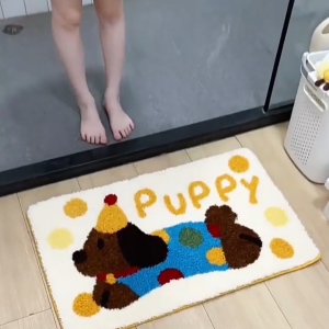 พรมประตูการ์ตูนน่ารัก รูปลูกสุนัข พรมนิ่ม ดูดซับน้ำได้ดี กันลื่น แบบแห้งเร็ว สำหรับห้องน้ำ พรมห้องนอน40*60cm/50*80cm