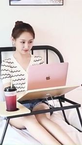 โต๊ะยีปูน์ 25 ชม โต๊ะข้างเตียง Foldable Table portable หรือ โต๊ะวางโน๊ตบุค โต๊ะพับเก็บได้ โต๊ะอ่านหนังสือ โต๊ะโน๊ตบูนกาง โต๊ะแปลงพารามิเตอร์