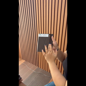 MÃ 148*21-3D ỐP TƯỜNG GỖ NHỰA NGOÀI TRỜI màu cà phê nhạt ỐP GỖ NHỰA VÂN GỖ 3D