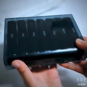 ตลับยา กล่องเก็บยา 30 วัน Pill Box 21 Grids 3 Times 1 Day Pills Case Organizer Portable Large Storage Container Tablet Vitamin Medicine Fish Oils