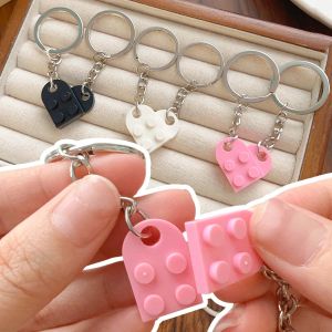 2ชิ้นพวงกุญแจหัวใจคู่สำหรับวันวาเลนไทน์ของขวัญครบรอบสำหรับแฟนหนุ่มและแฟนสาวพวงกุญแจเลโก้หัวใจสีแดง