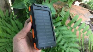 แบตเตอรี่สำรอง พลังงานแสงอาทิตย์ ไฟฉาย2ดวง เข็มทิศในตัว