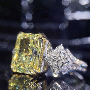 Huitan Novel Design Yellow Cubic Zirconia Square Stone Womens Ring Wedding Ceremongy Party Finger Accessories Statement Jewelry