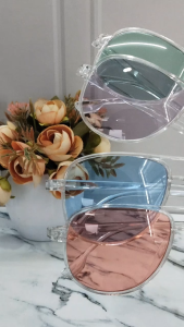 Kacamata hitam berkendara model aviator