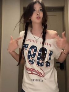 Áo Thun Cotton Tay Ngắn Cổ Chéo in Chữ Mỹ Dành Cho Nữ Mùa Hè Thiết Kế Gợi Cảm Hở Vai Đa Năng Thời Trang Thường Ngày