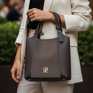 กระเป๋าถือผู้หญิงแบรนด์หรูหราทันสมัย ดีไซน์พิมพ์ลายตัวอักษร ความจุเยอะ ใช้ได้หลากหลาย